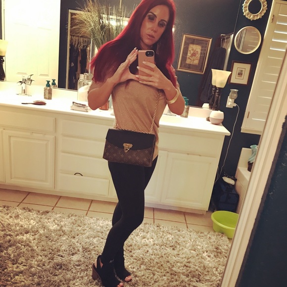 Meet your Posher, Kara - Picture 2 of 8